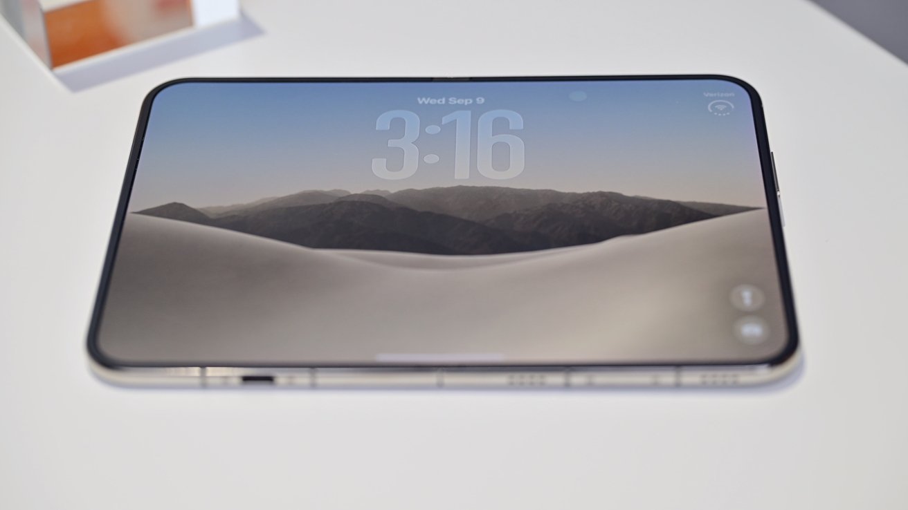 苹果揭秘iPhone Duo的性能设计：为实现“桌面级体验”重新规划整机架构
